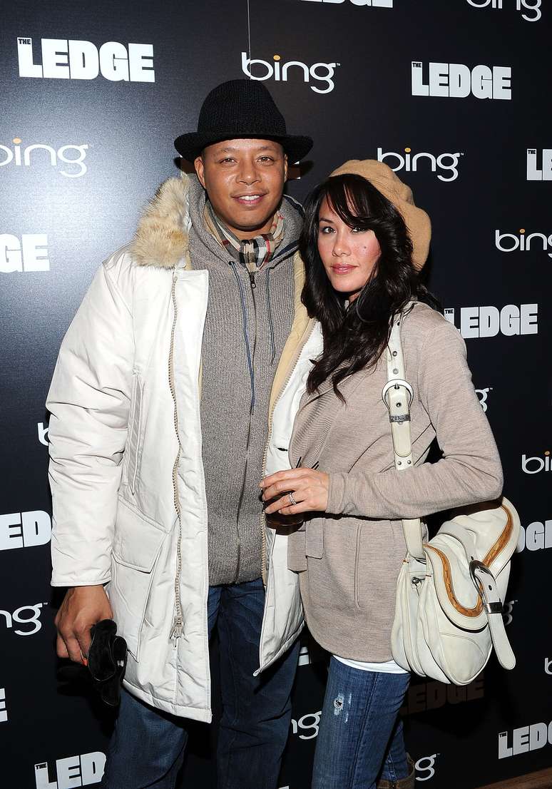 O ator Terrence Howard ao lado da mulher, Michelle Gant, em evento em janeiro de 2011