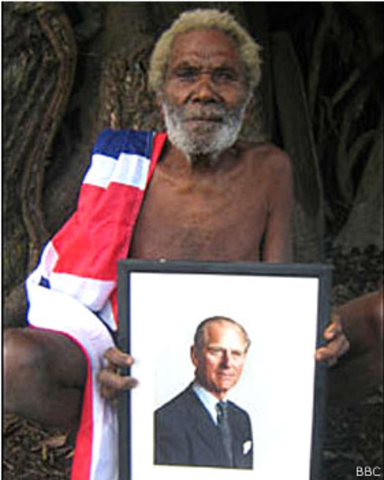 <p>O povo ind&iacute;gena Yaohnanen considera o pr&iacute;ncipe Philip um deus da montanha</p>