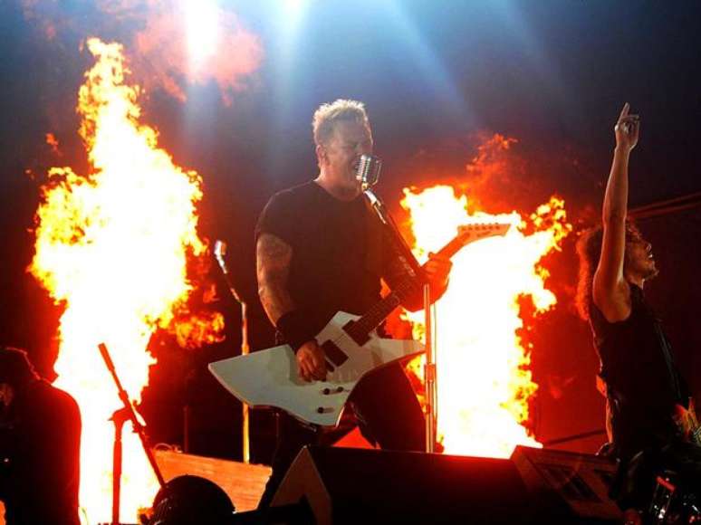 O vocalista/guitarrista do Metallica, James Hetfield, durante show da banda que volta ao festival neste ano