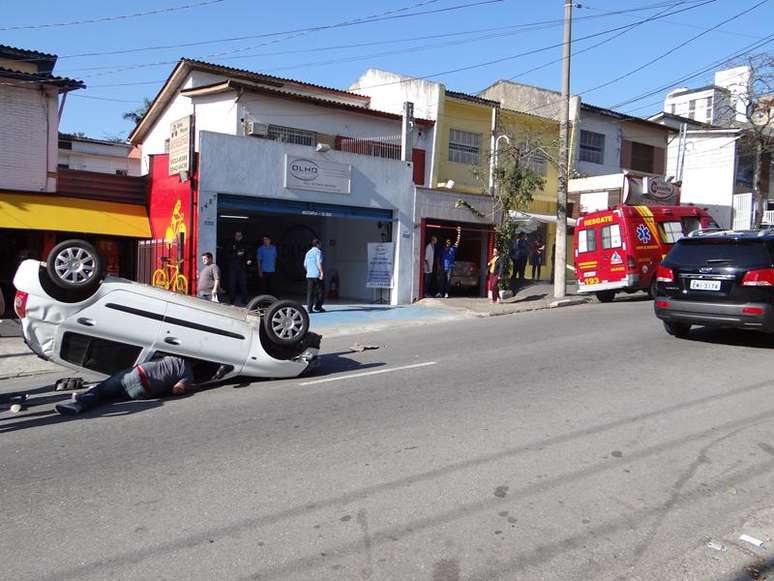 <p>A colisão aconteceu pouco antes das 15h desta quarta-feira</p>