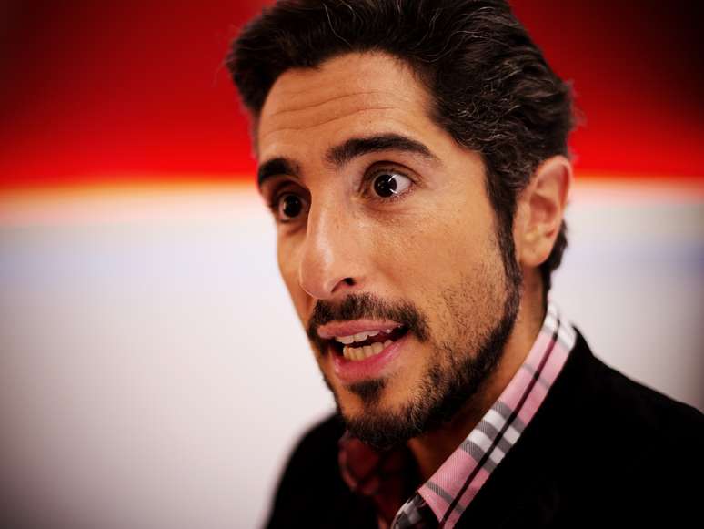 O apresentador do programa 'Legend&aacute;rios', da TV Record, durante entrevista concedida ao Terra na emissora paulistana, na semana passada; na conversa, ele falou sobre as dificuldades de lidar com a falta de tempo livre, a fam&iacute;lia e sobre a evolu&ccedil;&atilde;o da atra&ccedil;&atilde;o, hoje uma das maiores audi&ecirc;ncias do canal dos fins de semana