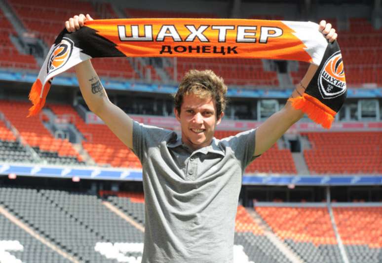 Atacante Bernard é apresentado como novo reforço da equipe do Shakhtar Donetsk