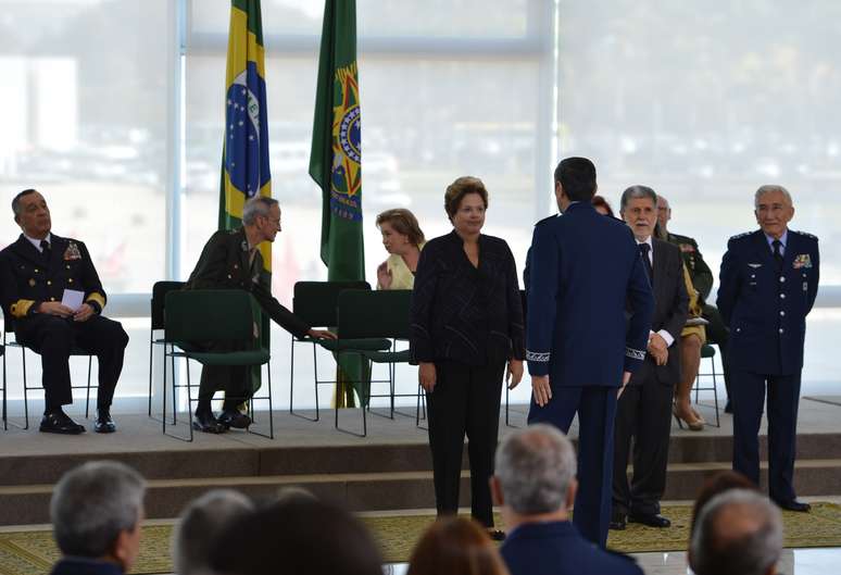 <p>Dilma e Amorim participaram de cerimônia de apresentação de oficiais-generais promovidos, no Palácio do Planalto</p><p> </p>