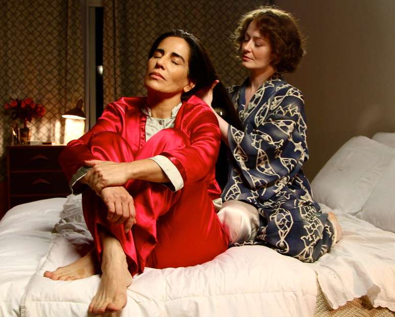 Gl&oacute;ria Pires e Lota de Macedo Soares em 'Flores Raras'