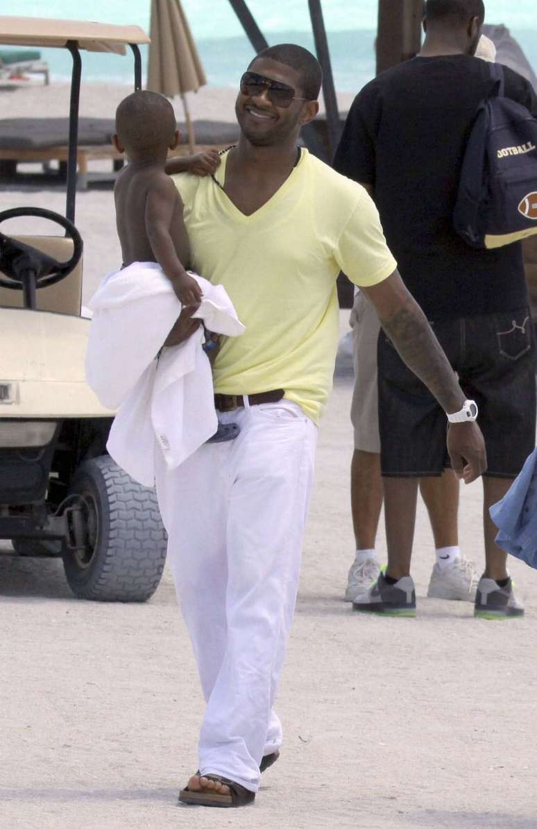 <p>Usher Raymond V sofreu um s&eacute;rio acidente na piscina da resid&ecirc;ncia onde mora em Atlanta, nos EUA, na segunda-feira (5)</p>