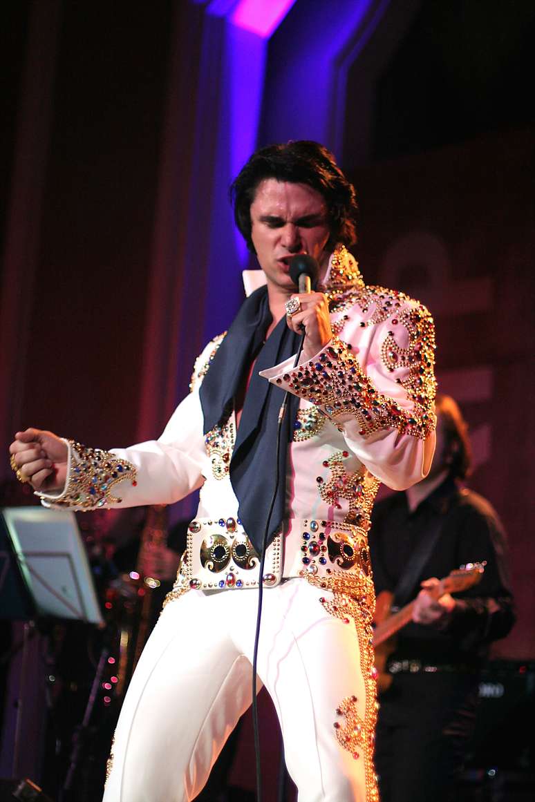 O advogado gaúcho Diogo Leichtweis, 32 anos, pode se orgulhar: vai concorrer nos próximos dias ao título de melhor artista de tributo de Elvis, nos Estados Unidos