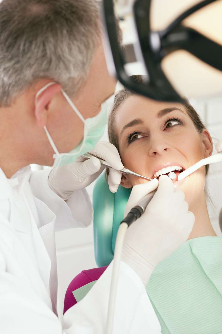 <p>Es de suma importancia que las personas con prótesis dentales cumplan con procedimientos regulares de higiene bucal</p>