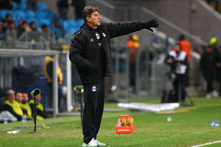 <p>Renato Gaúcho não poderá contar com Adriano, Elano e Bressan diante do Santos</p>