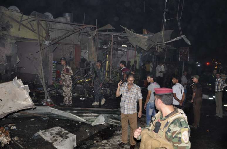 Explosão em mercado deixou dezenas de feridos em Bagdá