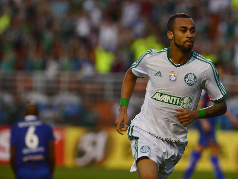 Wesley comemora depois de fazer o gol da vitória do Palmeiras sobre o Paraná; volante pode deixar a equipe alviverde
