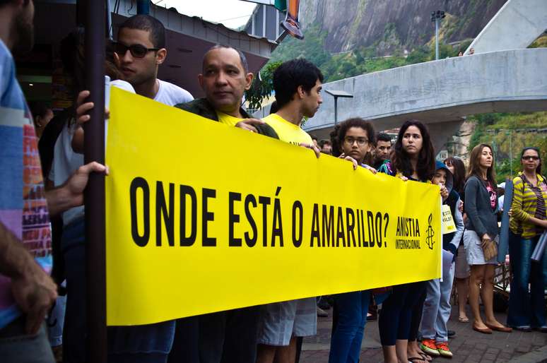 <p>Ato na favela da Rocinha, no Rio de Janeiro,&nbsp;pede informa&ccedil;&otilde;es sobre o paradeiro de Amarildo de Souza</p>