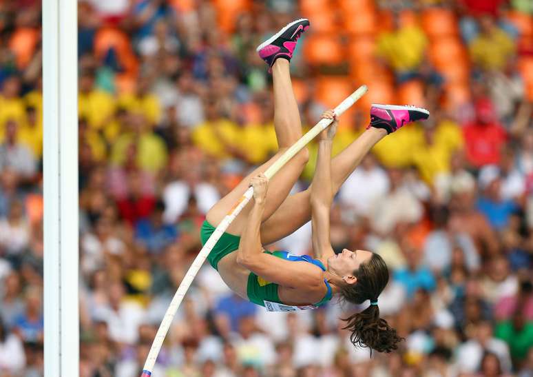 Fabiana Murer saltou 4,55 m e passou para a final