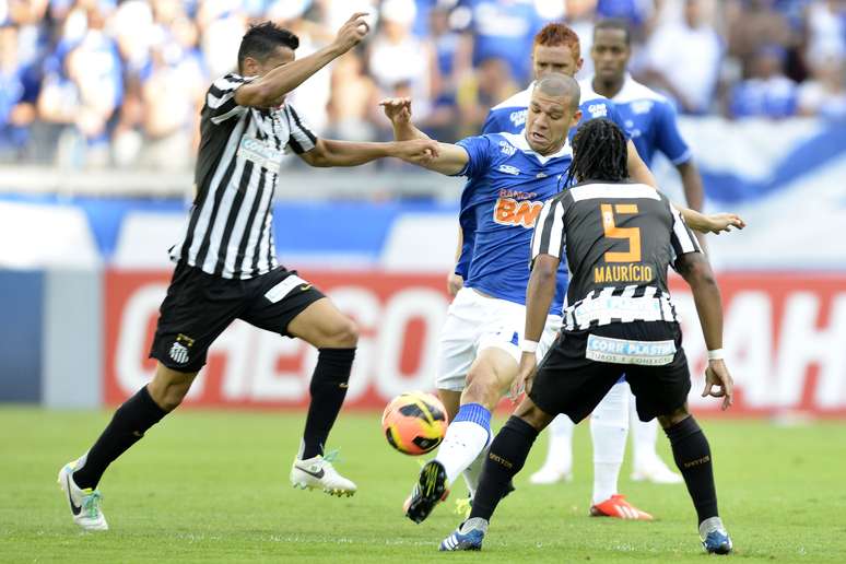 <p>Equipe mineira esbarrou na marca&ccedil;&atilde;o santista e n&atilde;o conseguiu criar muitas chances</p>