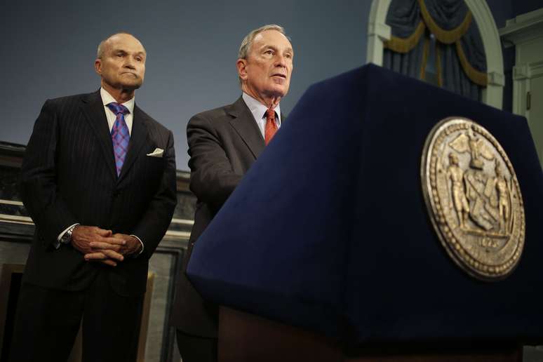 O prefeito de Nova York, Michael Bloomberg, participa de entrevista coletiva junto do chefe de polícia da cidade, Ray Kelly (esq.)