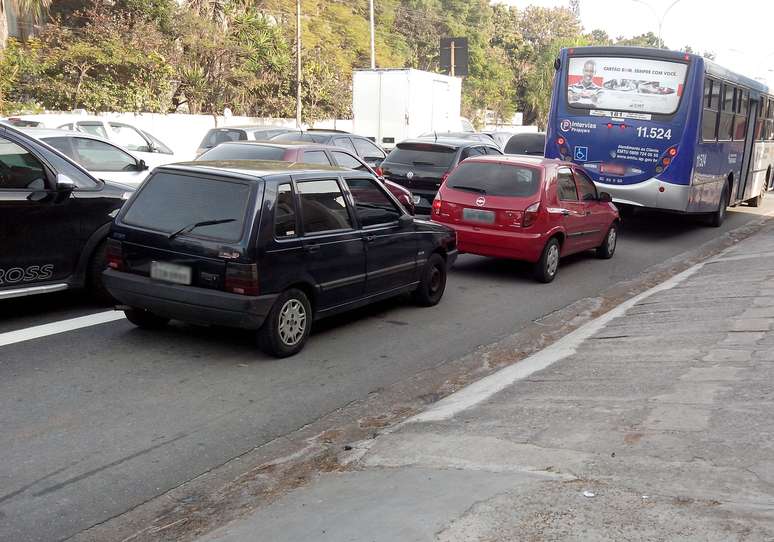 Avenida Indianópolis, no bairro da Saúde, ganhou 2,4 quilômetros de corredores exclusivos para ônibus a partir desta segunda-feira