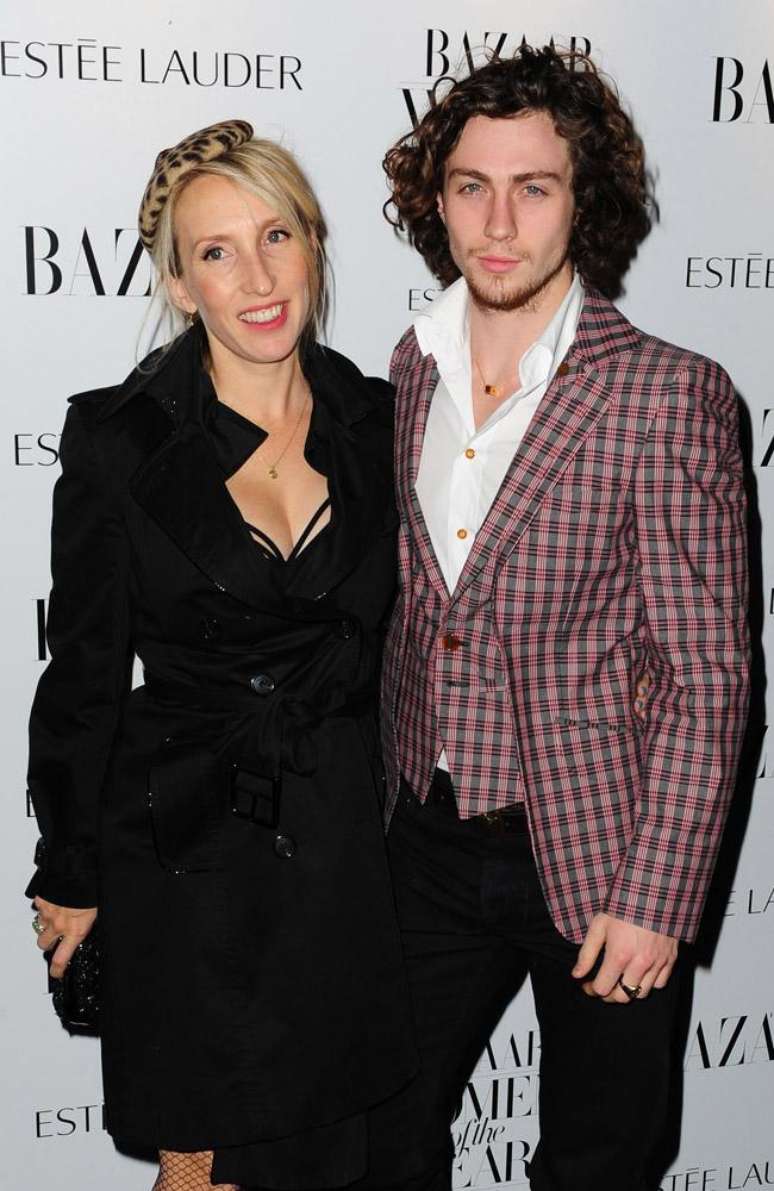 Marido da diretora Sam Taylor-Johnson negou ter o papel de Christian Grey na adaptação para o cinema do best-seller, mas é só elogios para o talento da esposa