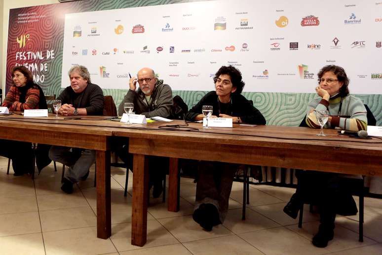 <p>Diretora do longa, Betse de Paula (de blusa preta) participou de debate no Festival de Gramado</p>