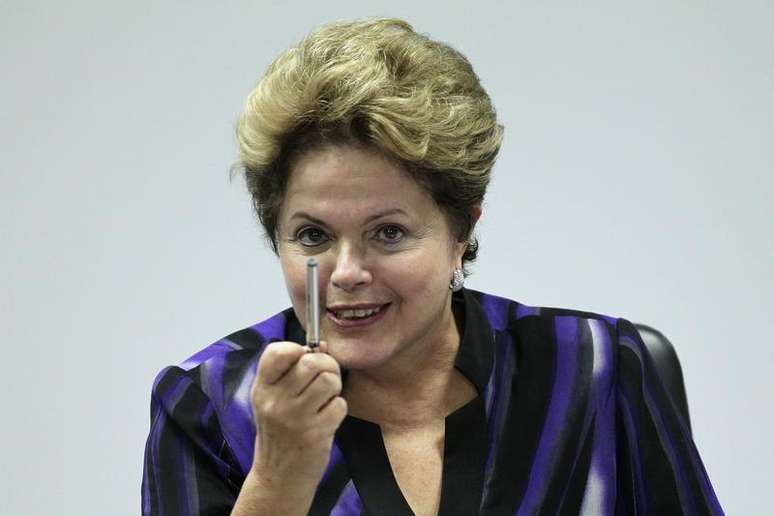 Presidente Dilma Rousseff é vista durante reunião no Palácio do Planalto, em Brasília. Dilma afirmou nesta terça-feira que está empenhada no momento apenas em exercer as funções no governo e não tem interesse em antecipar a discussão sobre a eleição de 2014 que, segundo ela, "é problema dos outros candidatos". 19/07/2013
