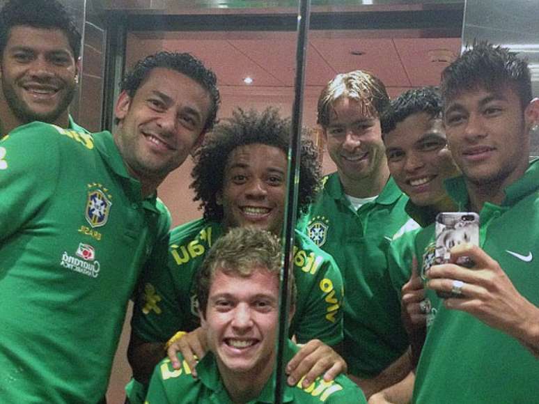 <p>Neymar publicou foto com colegas de Seleção Brasileira</p>