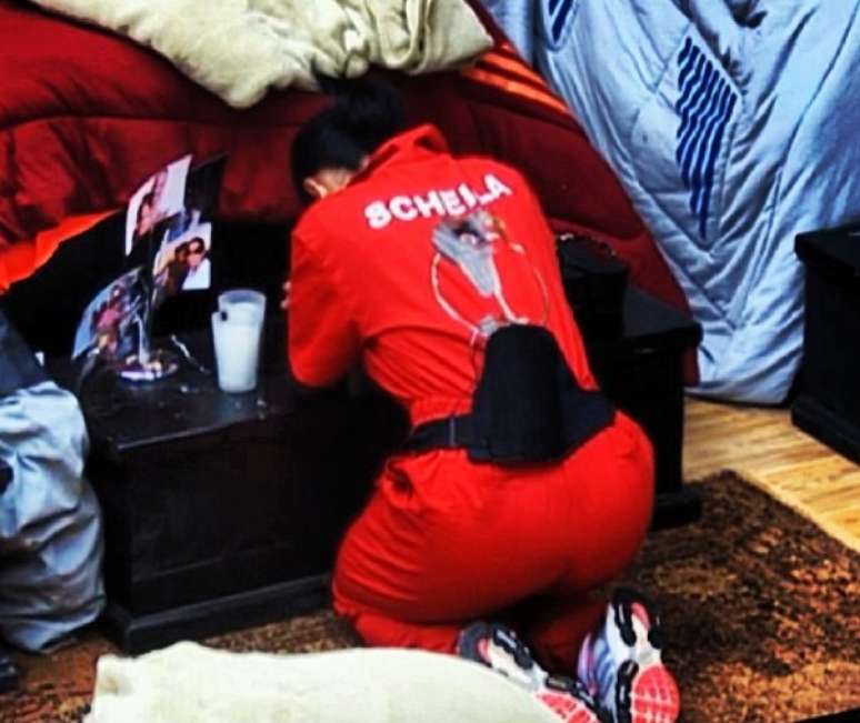 Marido de Scheila, Tony Salles se declarou à mulher e fez campanha pela permanência dela no reality 'A Fazenda'