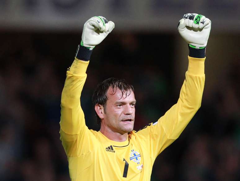 Roy Carroll foi fundamental na vitória da Irlanda do Norte
