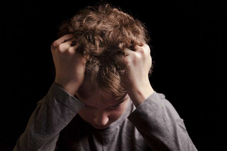 <p>Quando o adolescente está com problemas emocionais ou psicológicos ele emite sinais que podem ser observados pelos pais</p>