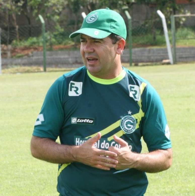 <p>Enderson garante que Goiás não jogará só na defesa</p>