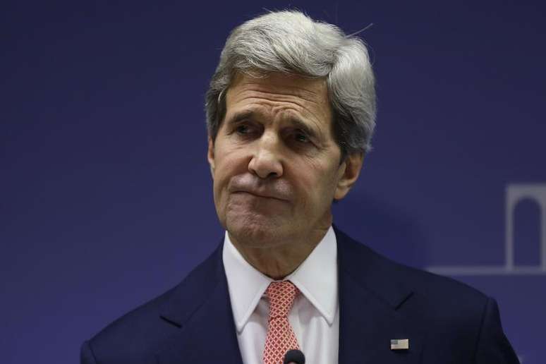 O secretário norte-americano de Estado, John Kerry, concede entrevista coletiva em Brasília, na terça-feira. Em Washington, nesta quarta-feira, ele disse que os EUA condenam fortemente a violência no Egito e pedem que o estado de emergência acabe o mais rápido possível. 13/08/2013