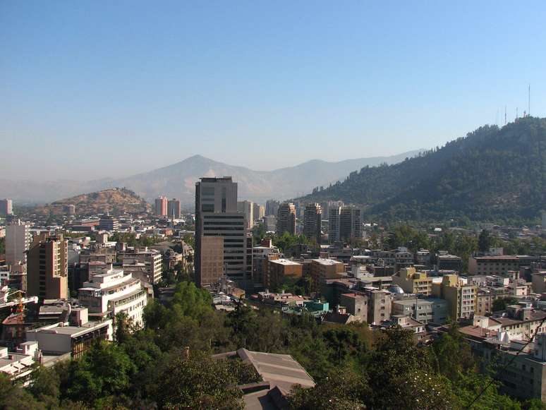 Se você quer ter uma bela vista de Santiago e ao mesmo tempo conhecer o local onde a capital chilena nasceu, o lugar ideal para visitar é o Cerro Santa Lucia