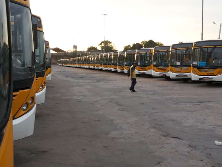 Ônibus ficam parados em dia de greve de motoristas por questões trabalhistas, em Manaus