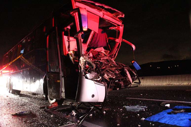 O motorista do ônibus não sobreviveu ao acidente