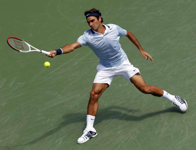 Federer se estica para vencer Haas em Cincinatti