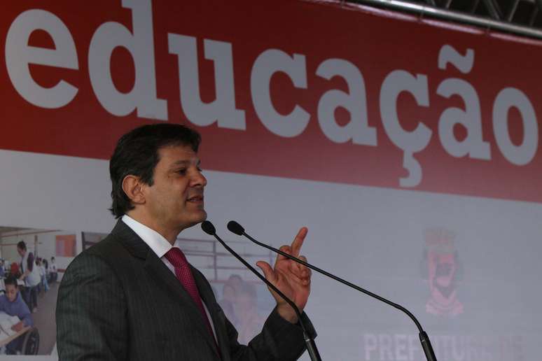 O prefeito acredita que as mudanças vão ajudar a melhorar os indicadores de educação na capital