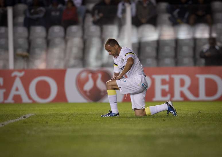 <p>Jogador mais vitorioso do Santos pós-era Pelé, Léo disse que não atuará mais como lateral e que tentará recomeço como meio-campista</p>