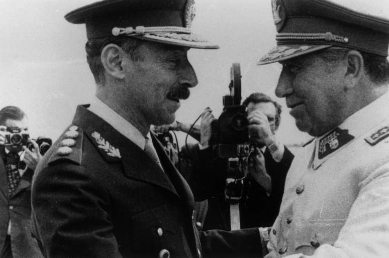 Ditadores argentino, Jorge Videla, e chileno, Augusto Pinochet, se encontram em Mendoza, Argentina, em 1978