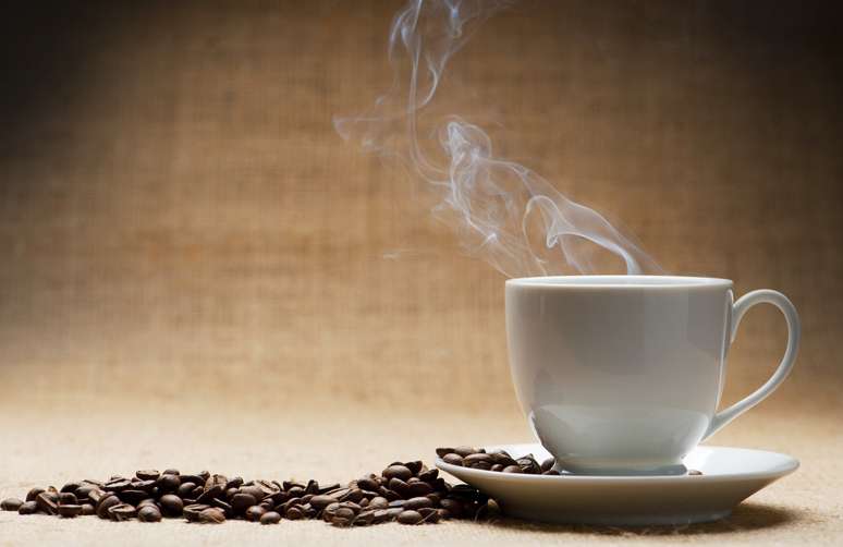 <p>O café contém inúmeras substâncias diferentes, que podem ter bons e maus efeitos para a saúde</p>