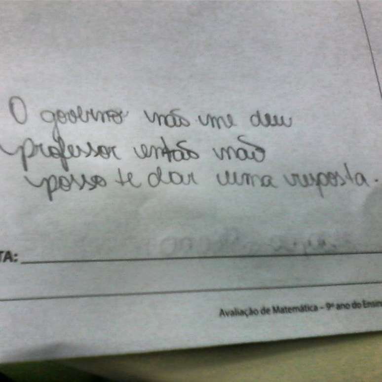 <p>Em prova de Matem&aacute;tica, aluna mostra indigna&ccedil;&atilde;o pela falta de professor</p>