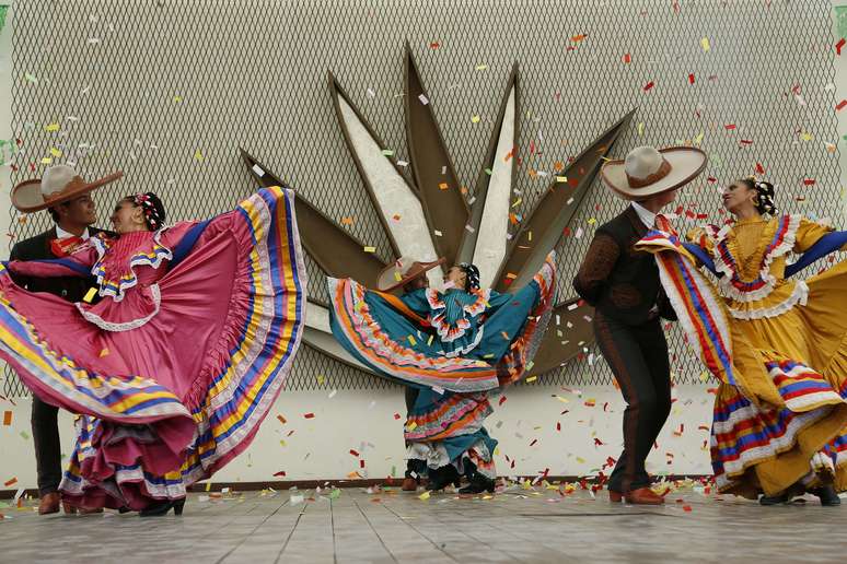 <p>O grupo Mexicanisimo, do México, traz suas raízes culturais ao festival em Porto Alegre</p>