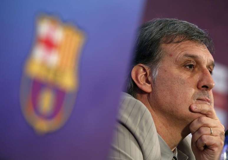 Técnico do Barcelona Gerardo "Tata" Martino durante coletiva de imprensa no estádio Camp Nou, em Barcelona, 26 de julho de 2013. Martino está feliz em esperar até a janela de transferências de janeiro para avaliar se o time precisa contratar um novo zagueiro, disse o argentino antes da estreia do Barcelona nesta temporada do Campeonato Espanhol. 26/07/2013