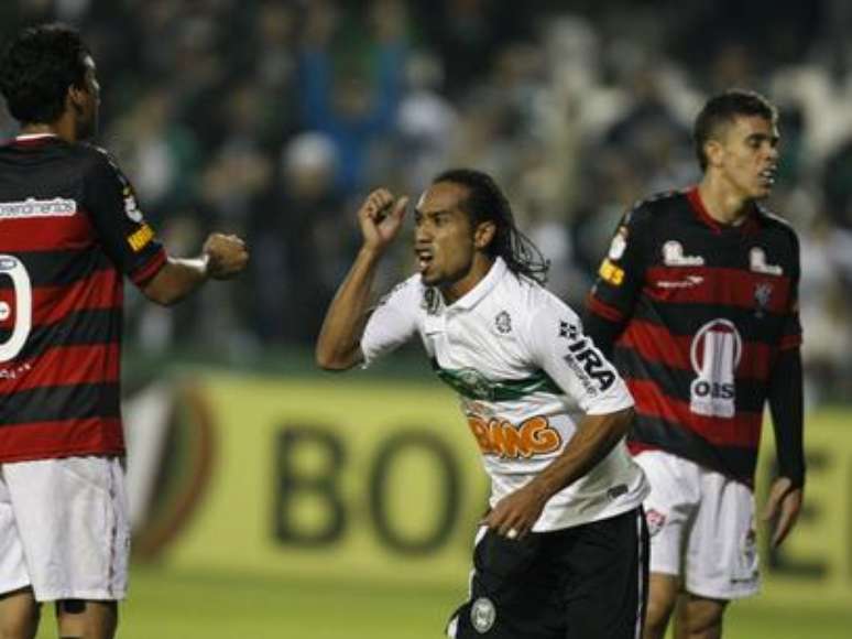 <p>Atacante do Coritiba será emprestado ao Santos até dezembro; Renato Abreu, 35 anos, também assinará até o fim da temporada</p>