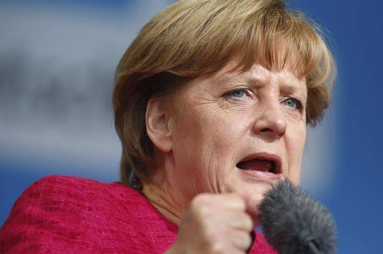 <p>Chanceler alem&atilde;, Angela Merkel, fala durante com&iacute;cio de campanha de elei&ccedil;&atilde;o</p>