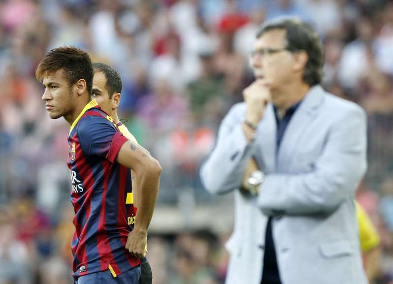 <p>Neymar vai a campo depois de instruções de Gerardo Martino</p>
