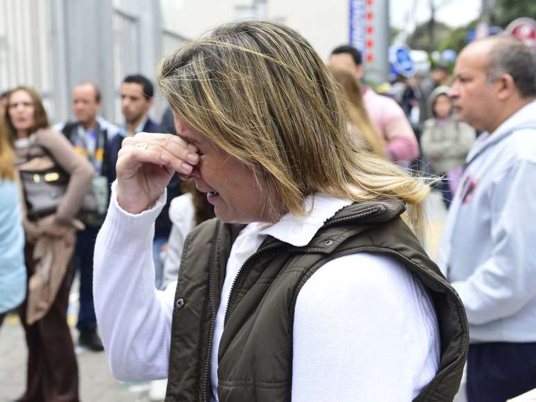 Candidata chora depois de ter entrada proibida, em São Paulo, neste domingo