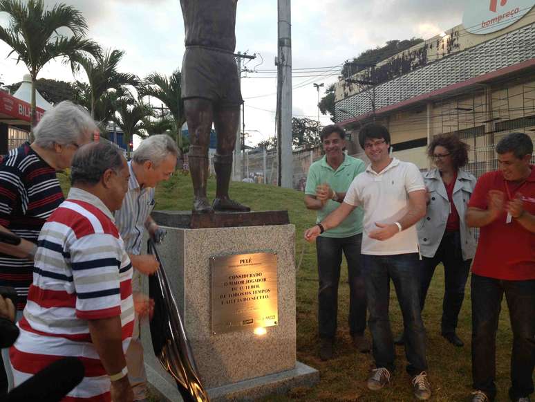 <p>A estátua foi reinaugurada antes da partida entre Bahia e Santos, pela 15ª rodada do Campeonato Brasileiro</p>