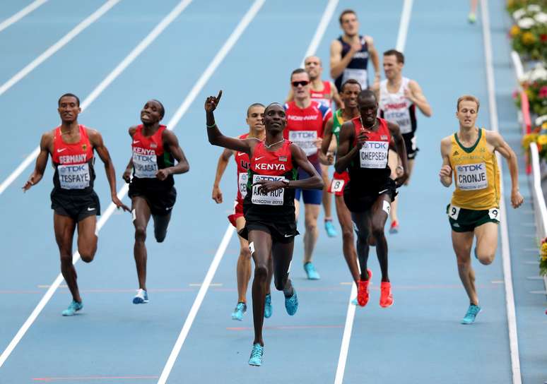 <p>Asbel Kiprop deixou para trás a decepção olímpica no ano passado com a defesa enfática do título mundial nos 1.500 m</p>