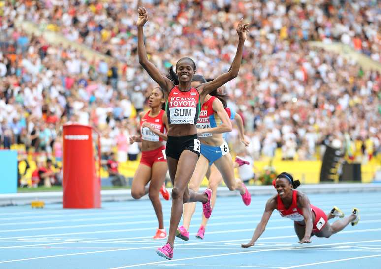 <p>Queniana Sum impediu o segundo título consecutivo da anfitriã favorita Mariya Savinova nos 800 m rasos</p>