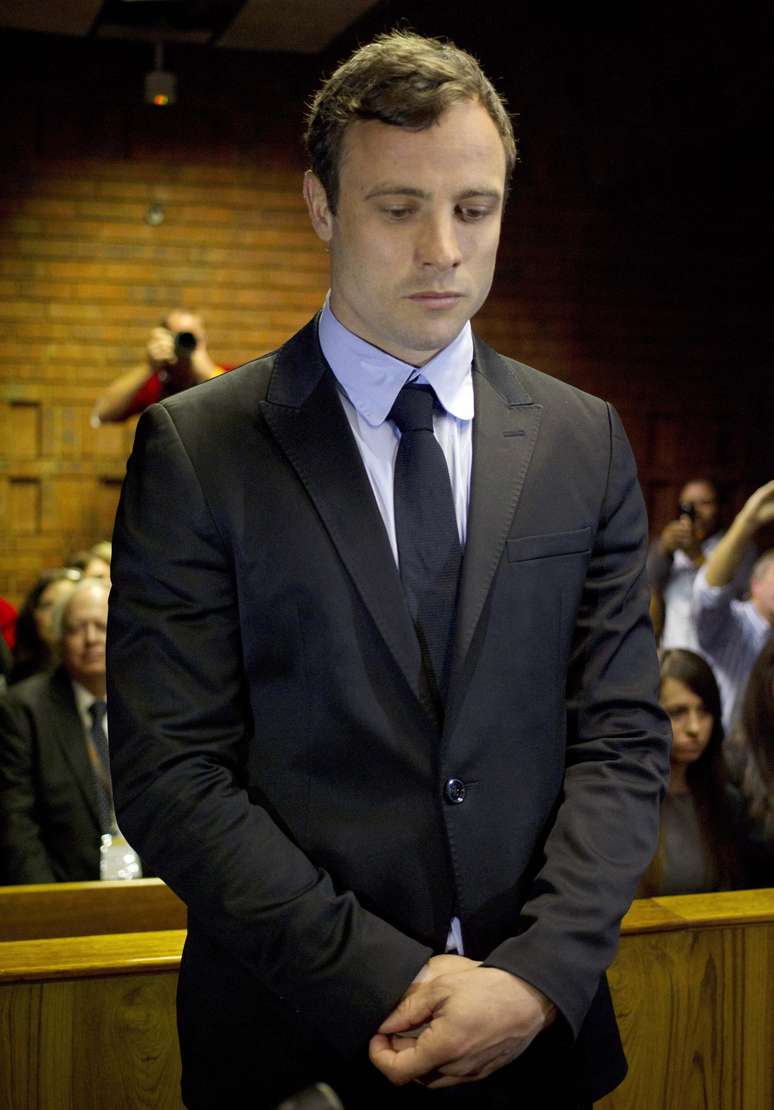 A decisão foi anunciada durante uma audiência prévia ao julgamento, da qual participou o próprio Pistorius no meio de uma grande expectativa da mídia