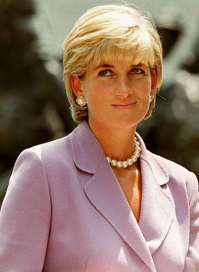 A princesa Diana morreu em acidente de carro na França em 1997