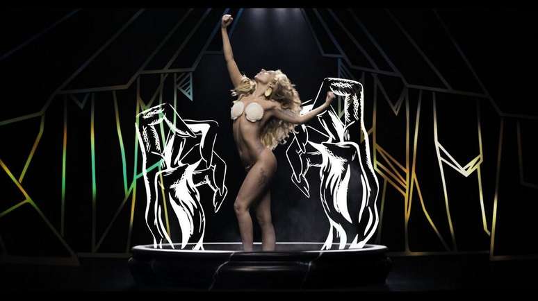 Lady Gaga lan&ccedil;ou nesta segunda-feira (19) o clipe de seu novo single, Applause. A m&uacute;sica faz parte do novo CD da cantora, Artpop, que ser&aacute; lan&ccedil;ado em setembro.