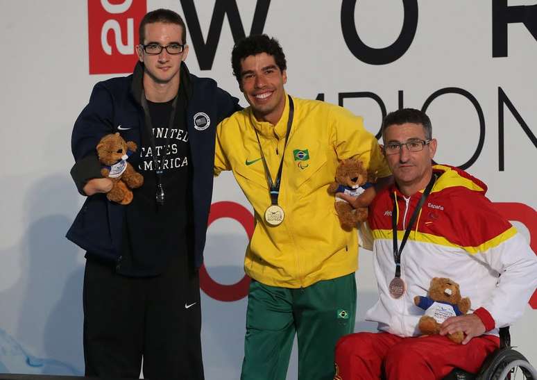 <p>Daniel Dias subiu no pódio pela oitava vez no Mundial para receber o ouro dos 50 m livre S5</p>